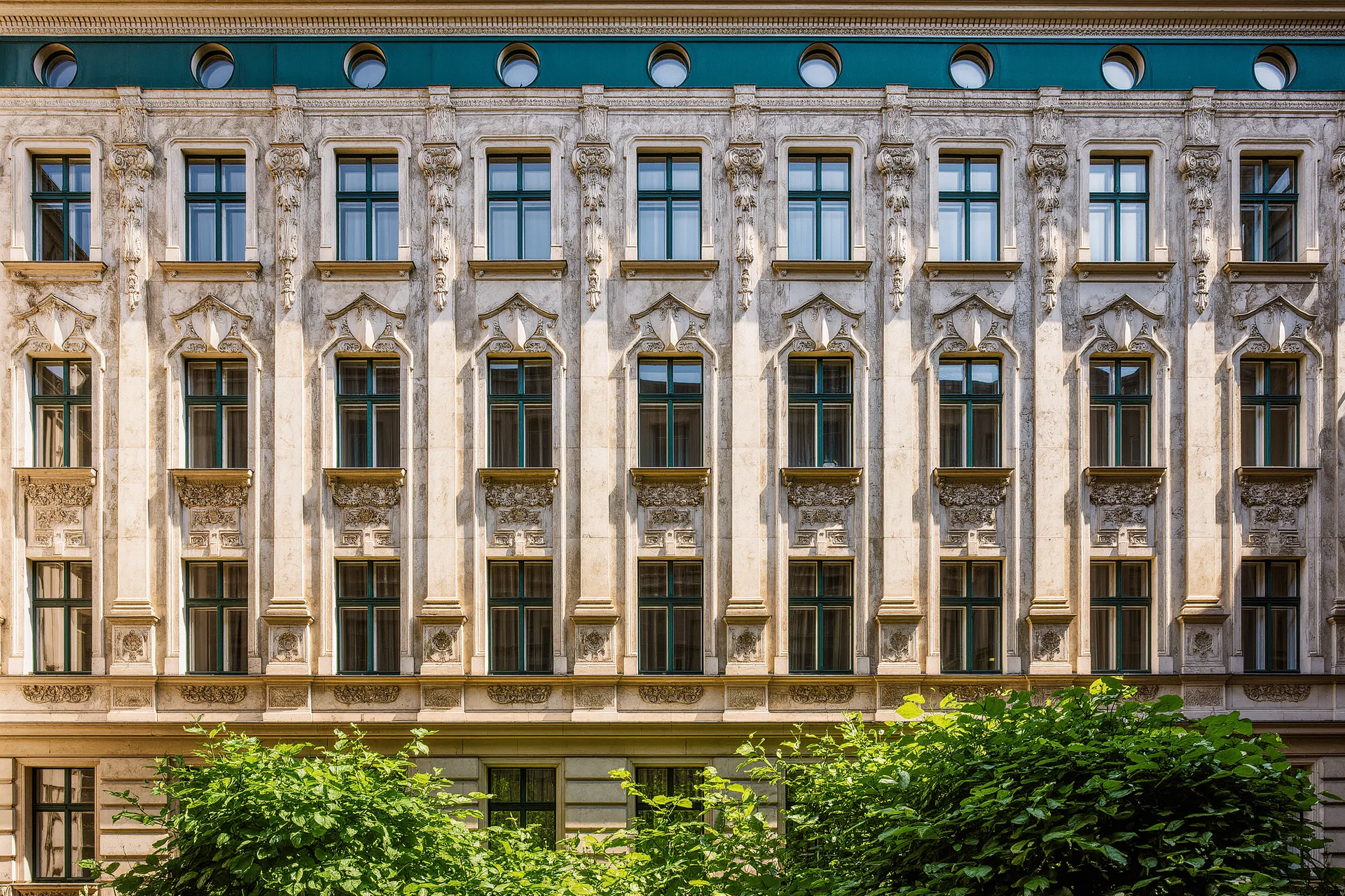 Neubauten vs. historische Gebäude: Was Käufer in Mitte suchen